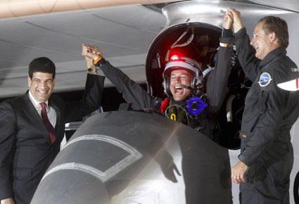 Solar Impulse طائرة تعمل بالطاقة الشمسية تكمل أول رحلة بين قارتين